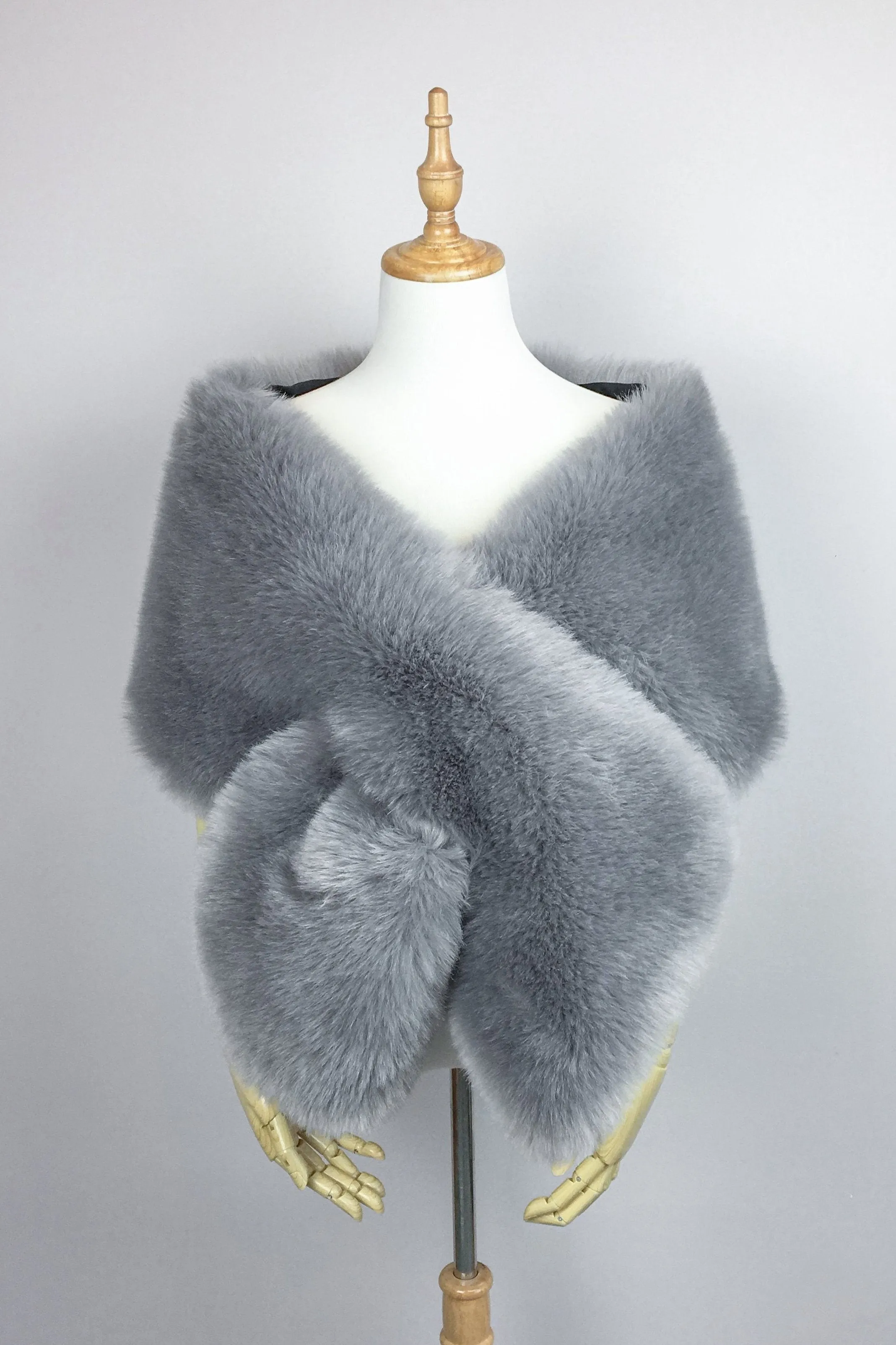 Light Gray Fur Shawl (Lilian Gry01)