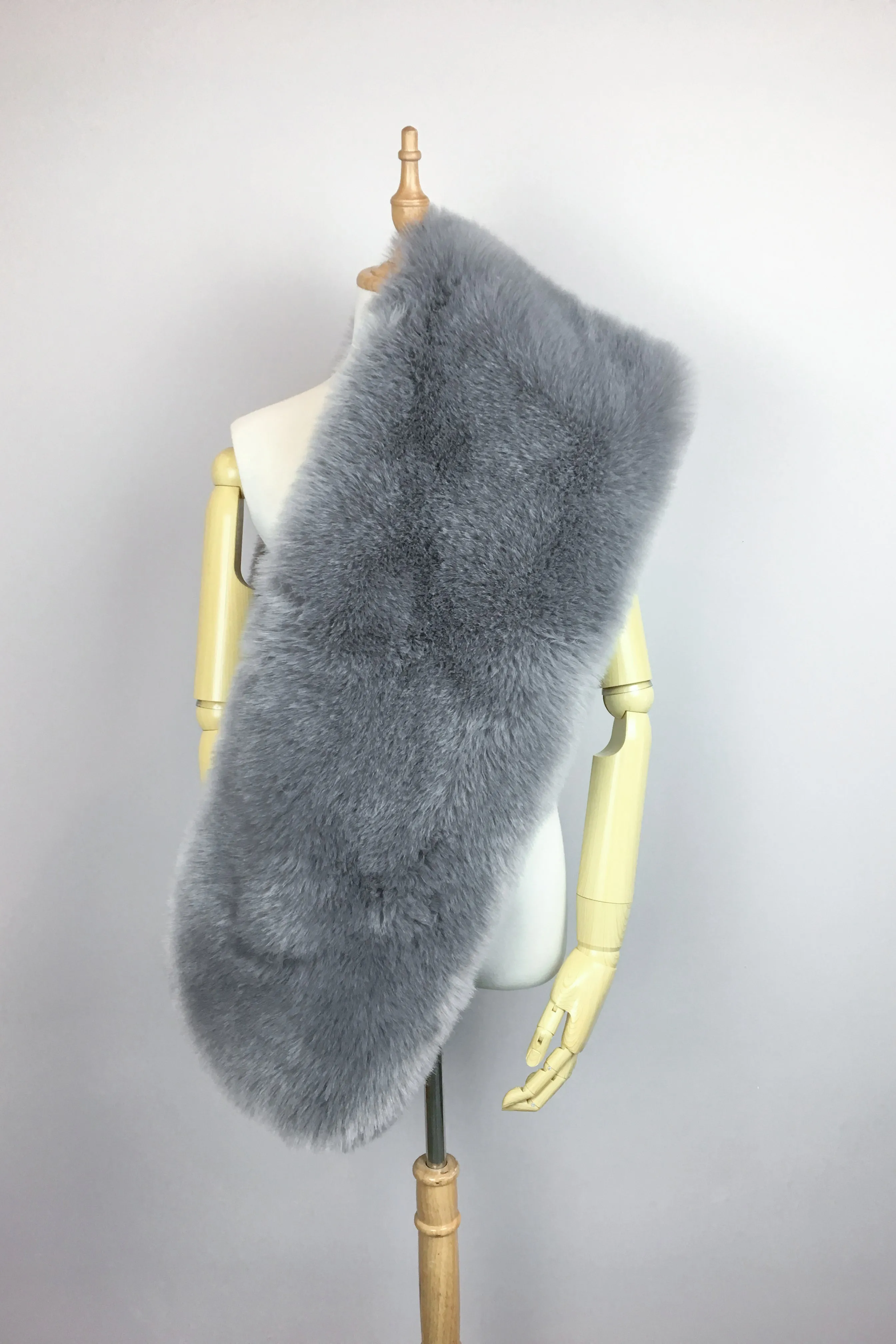 Light Gray Fur Shawl (Lilian Gry01)