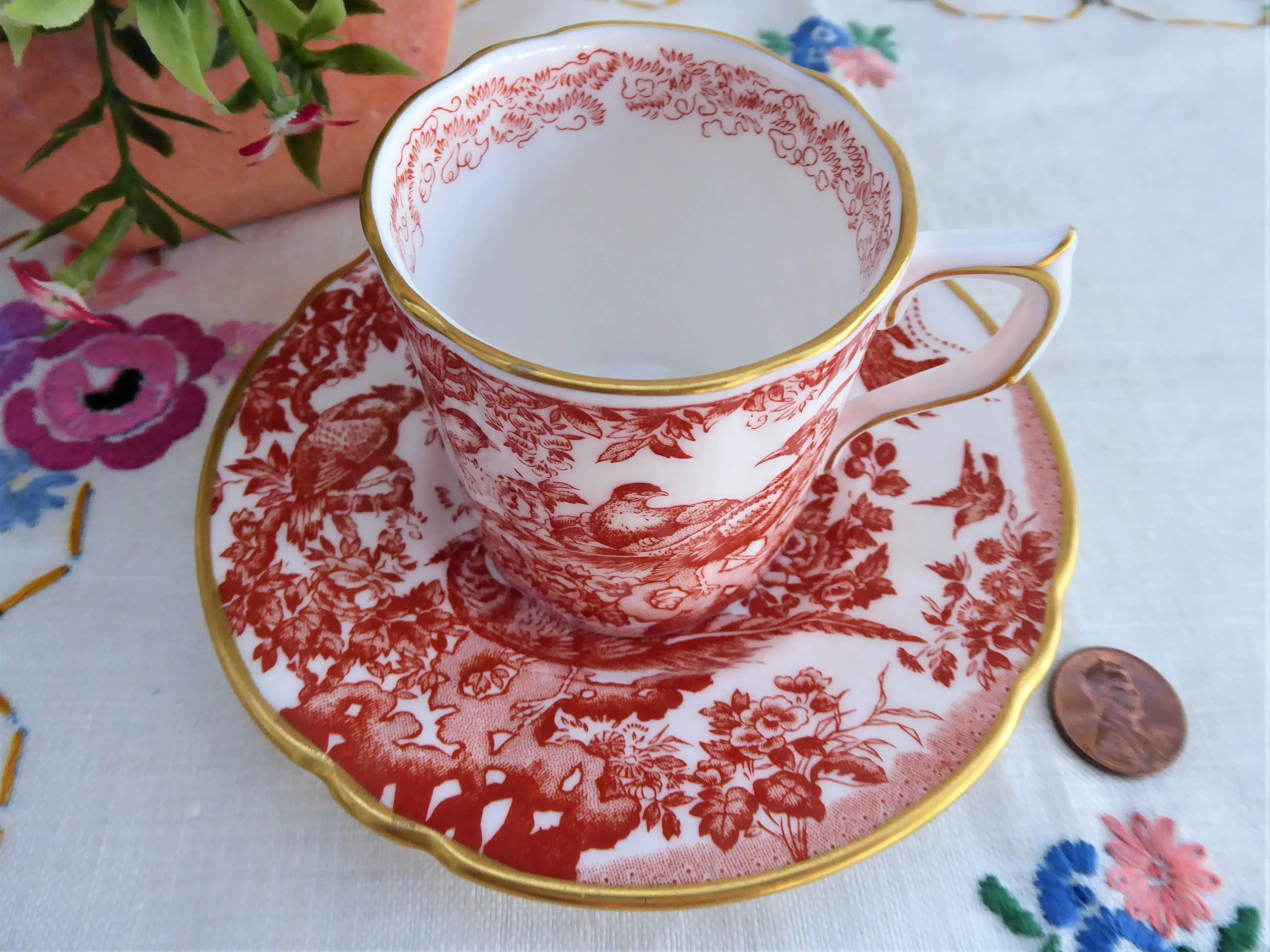 Red Aves Cup And Saucer Royal Crown Derby 1978 Birds Demitasse Charming Red White