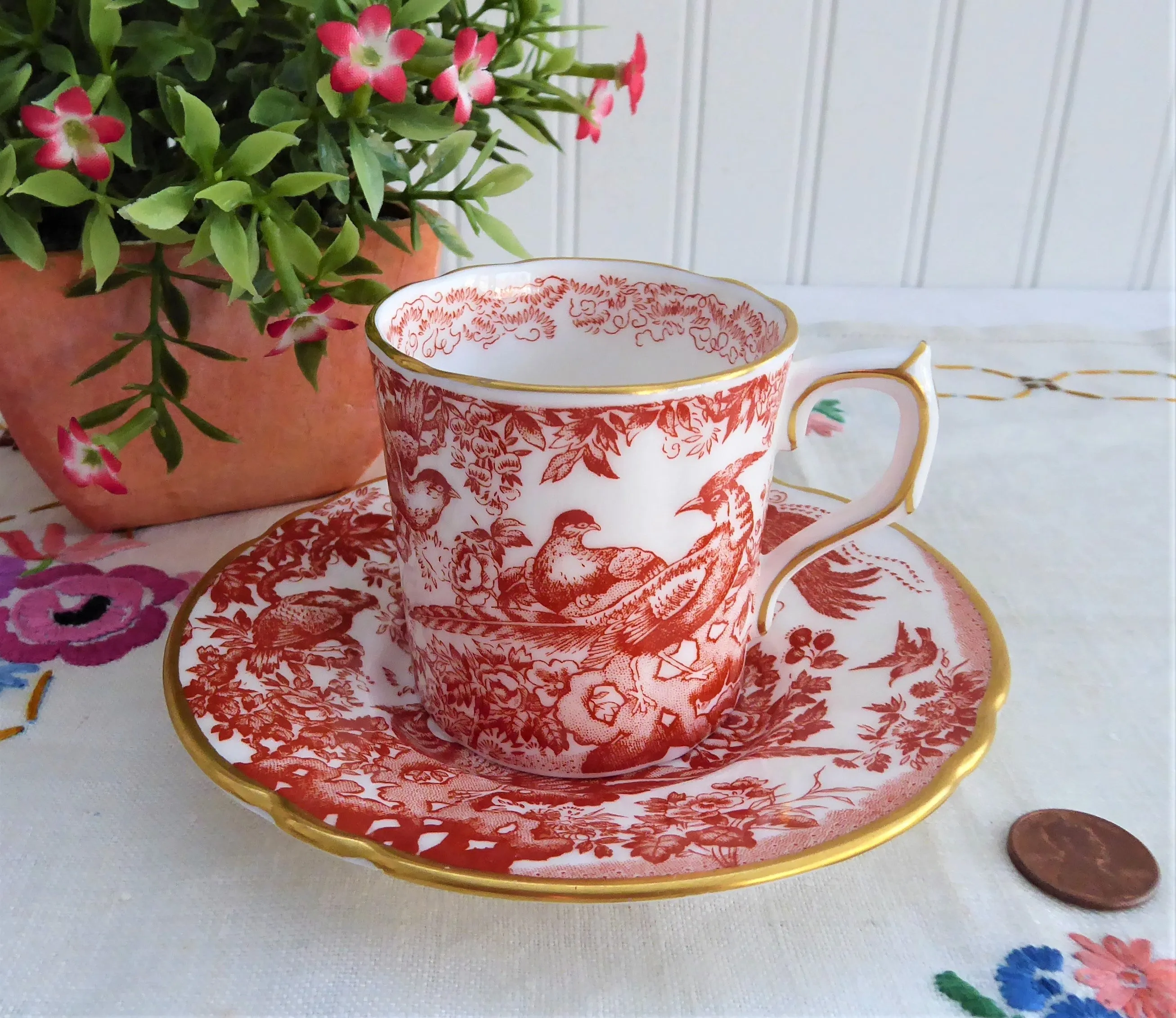 Red Aves Cup And Saucer Royal Crown Derby 1978 Birds Demitasse Charming Red White